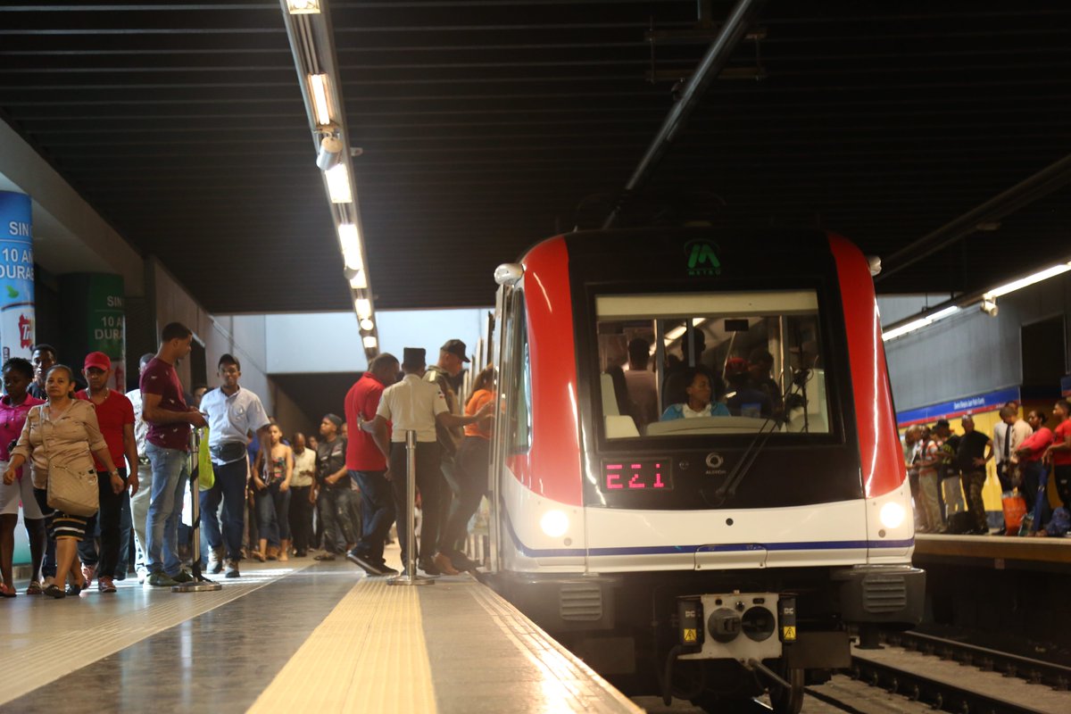 Metro y Teleférico operarán en horario especial este lunes Día de la