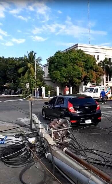 Video Cami N Derriba Varios Postes Del Tendido El Ctrico Y Provoca