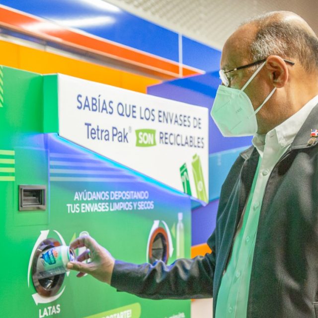 Opret Y Tetra Pak A Nan Esfuerzos Para La Mejor A Del Medio Ambiente