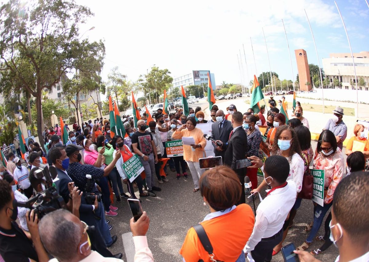 Movimiento De Mujeres Trabajadoras Dice Presidente Luis Abinader Debe