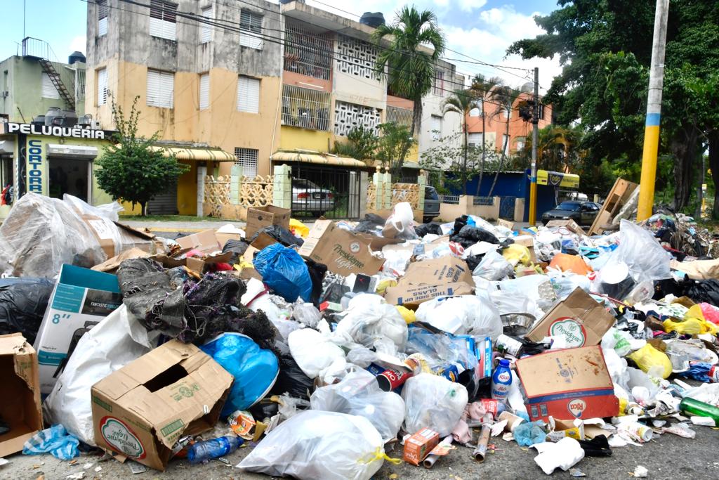 VIDEO Ciudadanos se quejan de la gran acumulación de basura en SDE