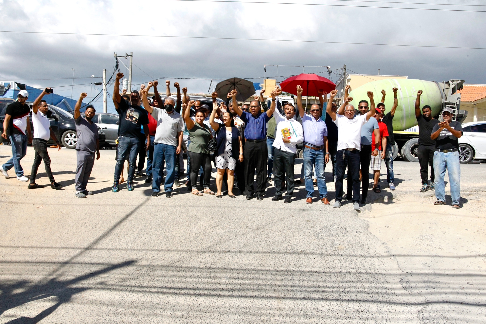 Video Comunitarios Protestan Por Intenciones Del Mopc De Cerrar Calle