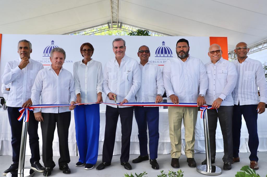 Abinader Inaugura Varias Obras En Hig Ey Tras Asistir A Misa Por D A