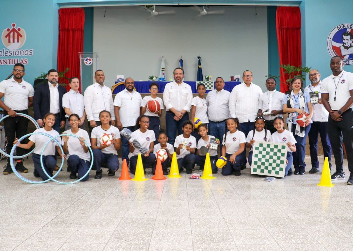 INEFI entrega utilerías deportivas y canchas remozadas al Colegio Don