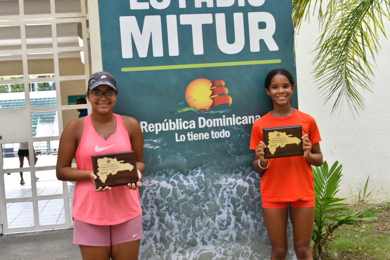 Daniela Castillo Y Julianny De La Cruz Campeonas Copa Mango U14 Grado