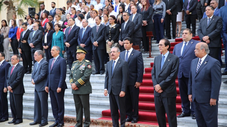 Presidente Danilo Medina encabeza acto de homenaje a la Bandera ...