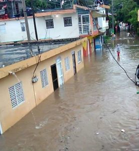 Desbordamientos de ríos provocan inundaciones en San Cristóbal