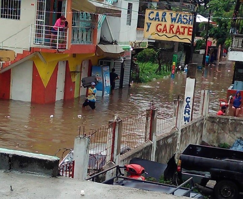 Desbordamientos de ríos provocan inundaciones en San Cristóbal