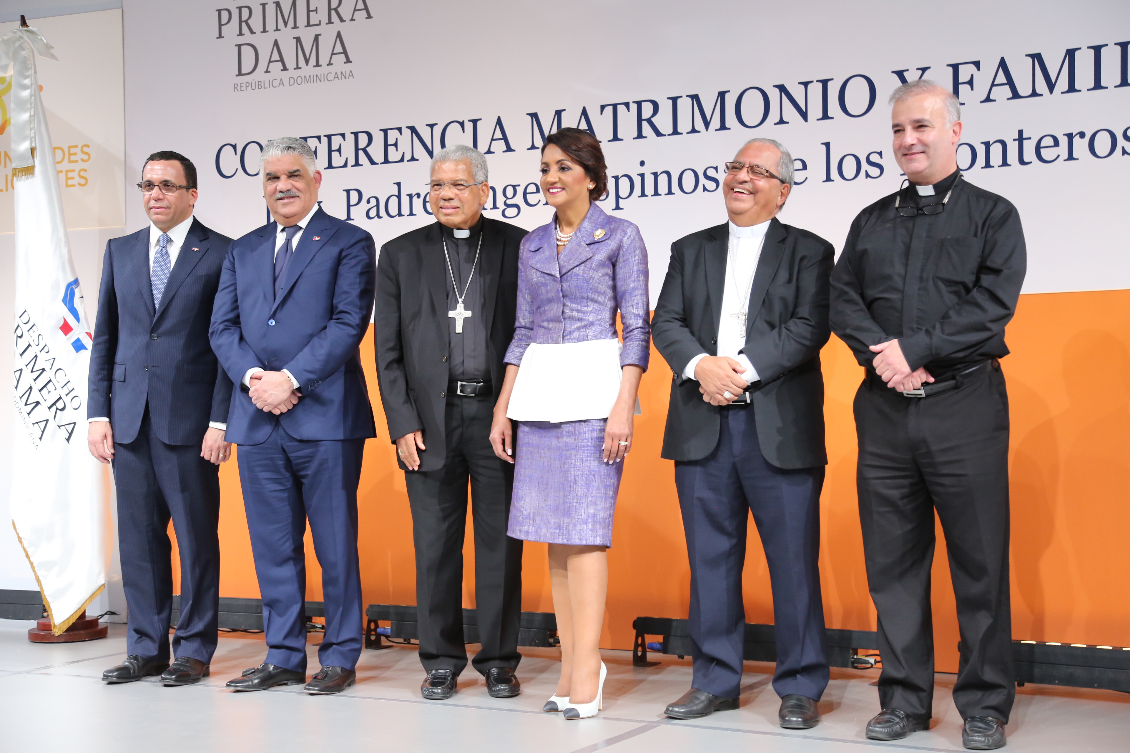 Padre Ángel Espinosa destaca claves del matrimonio durante conferencia