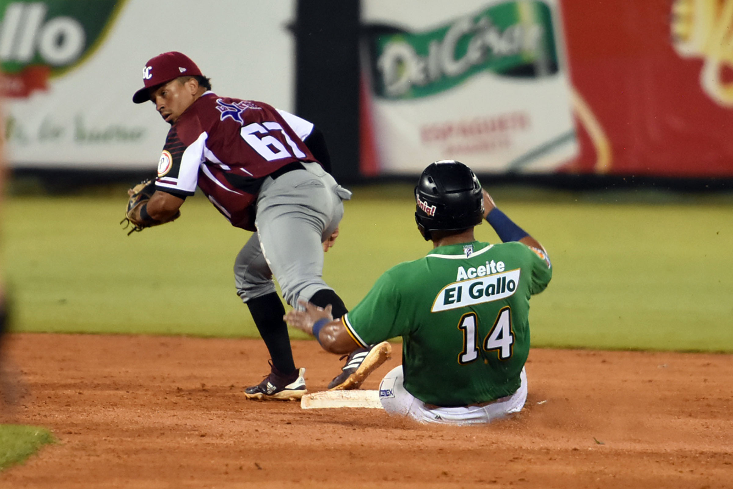 Gigantes derrotan a las Estrellas