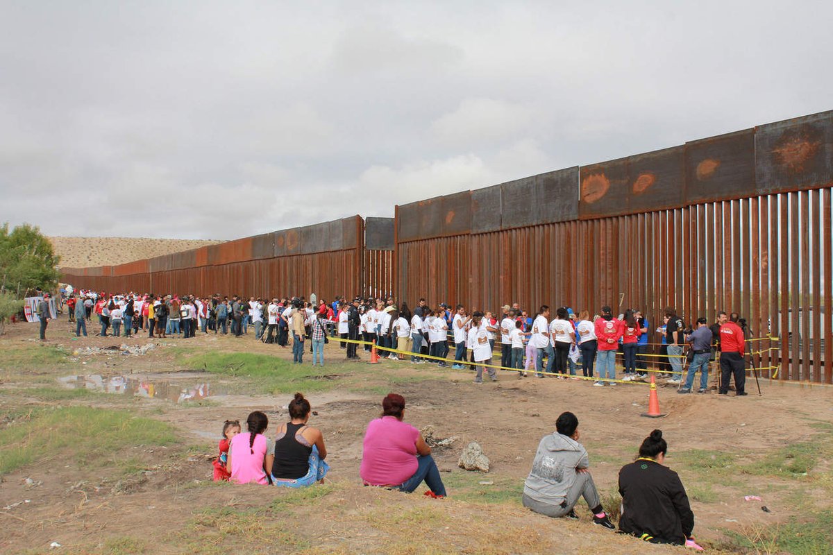 Abren centro con carpas para familias migrantes en frontera de EEUU