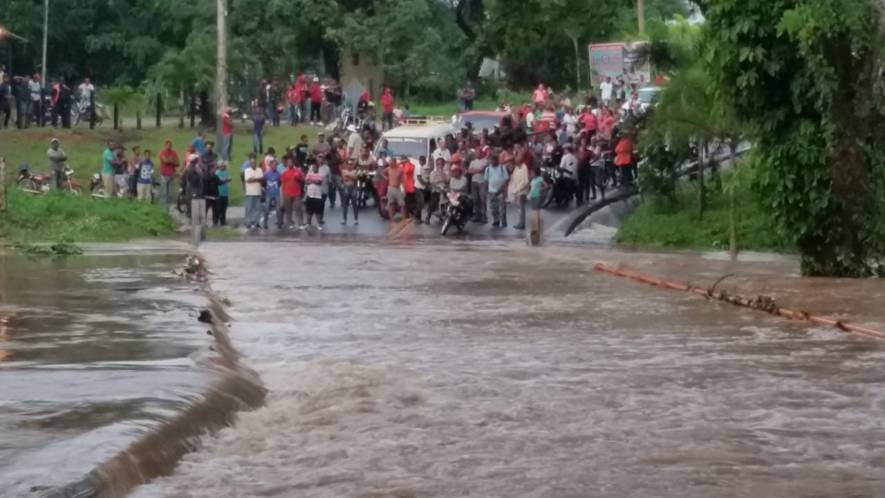 Llegan a El Salvador los cuerpos de padre e hija ahogados en el río Bravo