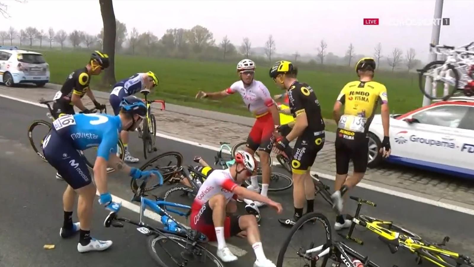 El holandés Niki Terpstra abandona el Tour por una caída El holandés Niki Terpstra abandona el Tour por una caída