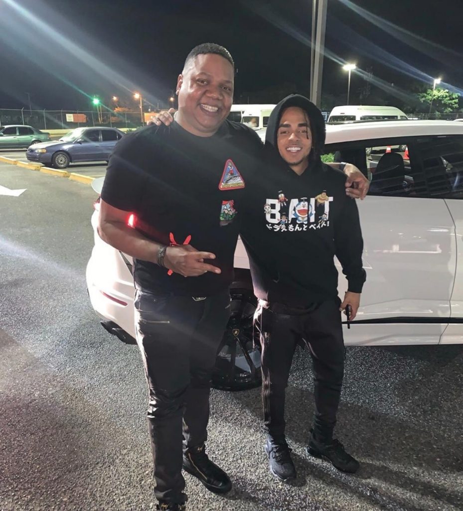Nathanael Castro Cordero junto a Ozuna.