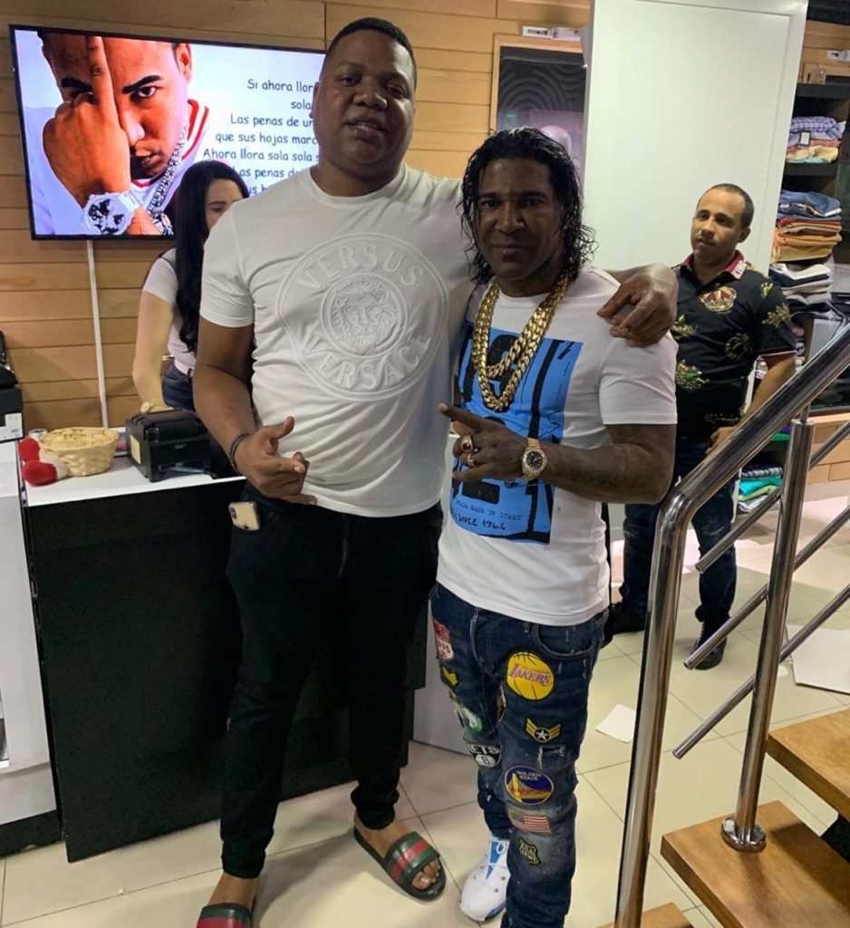 Nathanael Castro Cordero junto a Omega