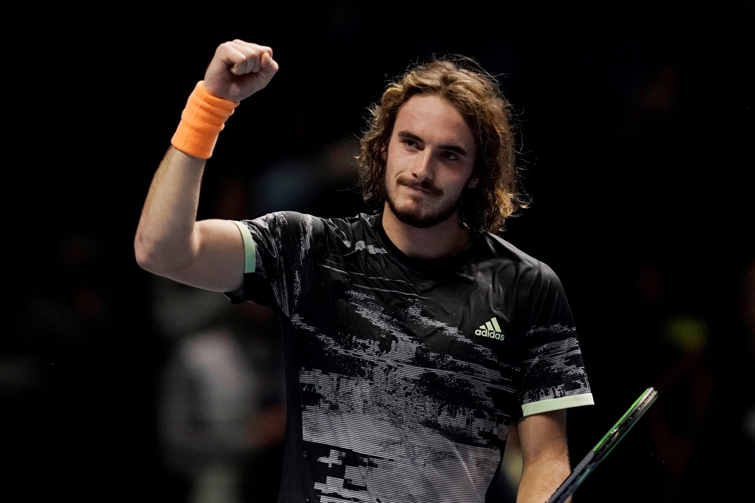 zapatillas de tsitsipas