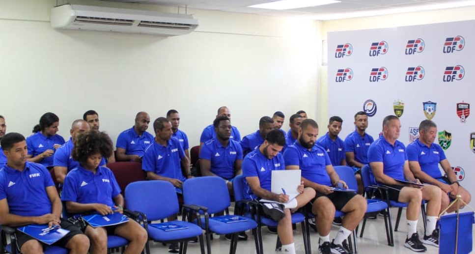 Curso de Entrenador de Futbol JUVENIL FIFA