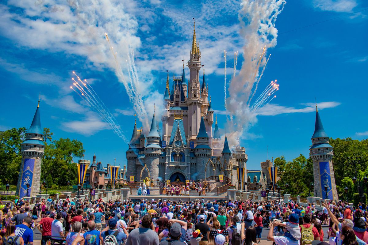 Fanáticos de Disney agotan en horas reservas para la reapertura en