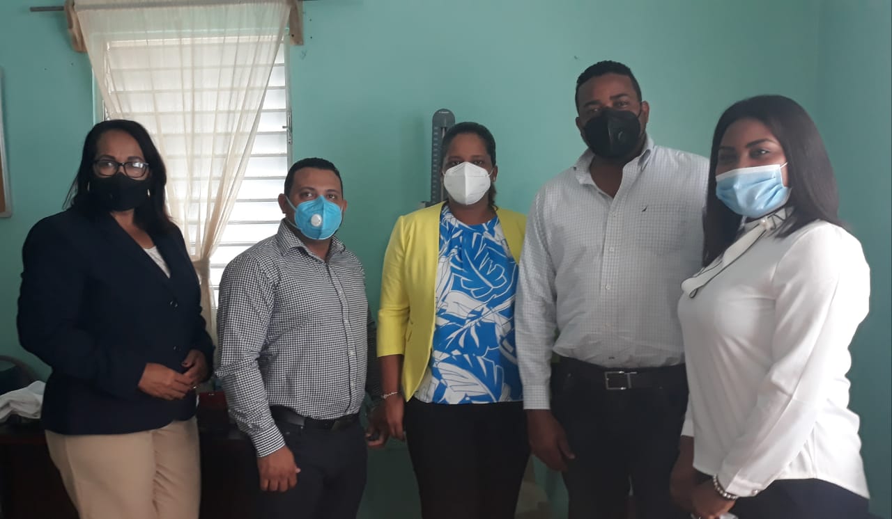 Juramentan nueva directora del Subcentro de Salud Srta. Elupina Cordero