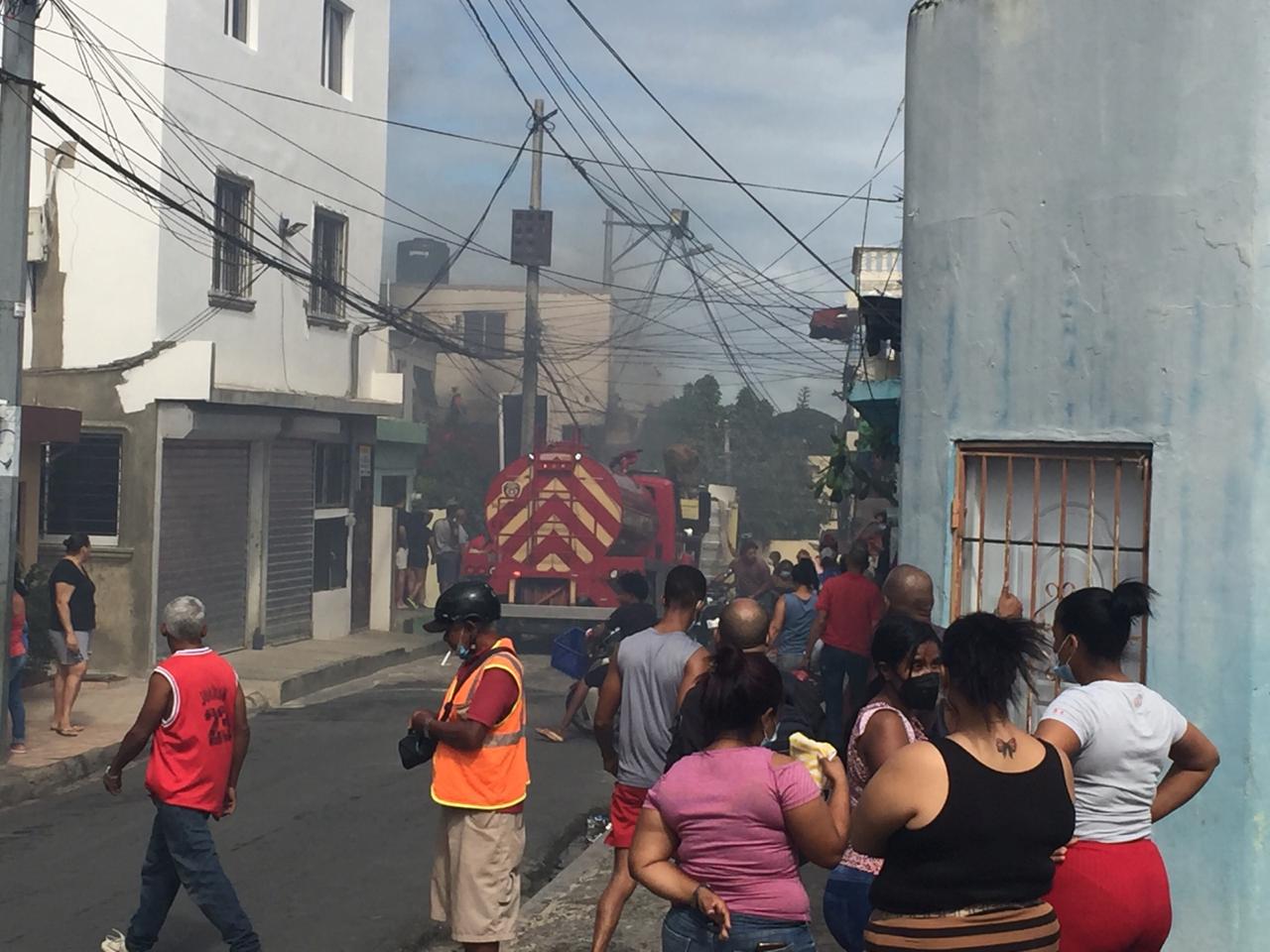 (VIDEO) Incendio Destruye Varias Viviendas Y Un Taller De ...