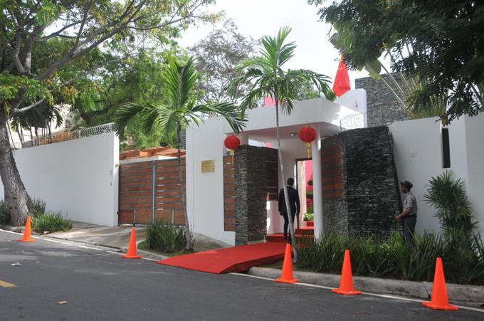 China asegura trabaja arduamente para suplir vacunas a República Dominicana 1 embajada 1