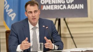 El republicano Kevin Stitt, gobernador de Oklahoma