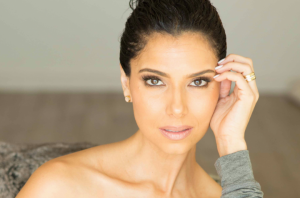 Roselyn Sanchez interpretará a Elena Roarke, descendiente del señor Roarke, un papel con el que tomará el relevo del mexicano Ricardo Montalbán, protagonista de la ficción original.