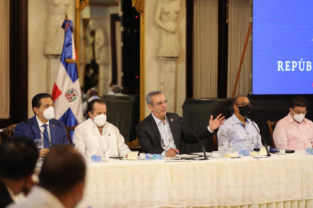 El presidente Abinader se reúne con 201 juntas de vecinos de San Juan de la Maguana