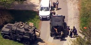 Las autoridades han indicado que la investigación sigue abierta para tratar de esclarecer los posibles motivos de los trágicos sucesos.