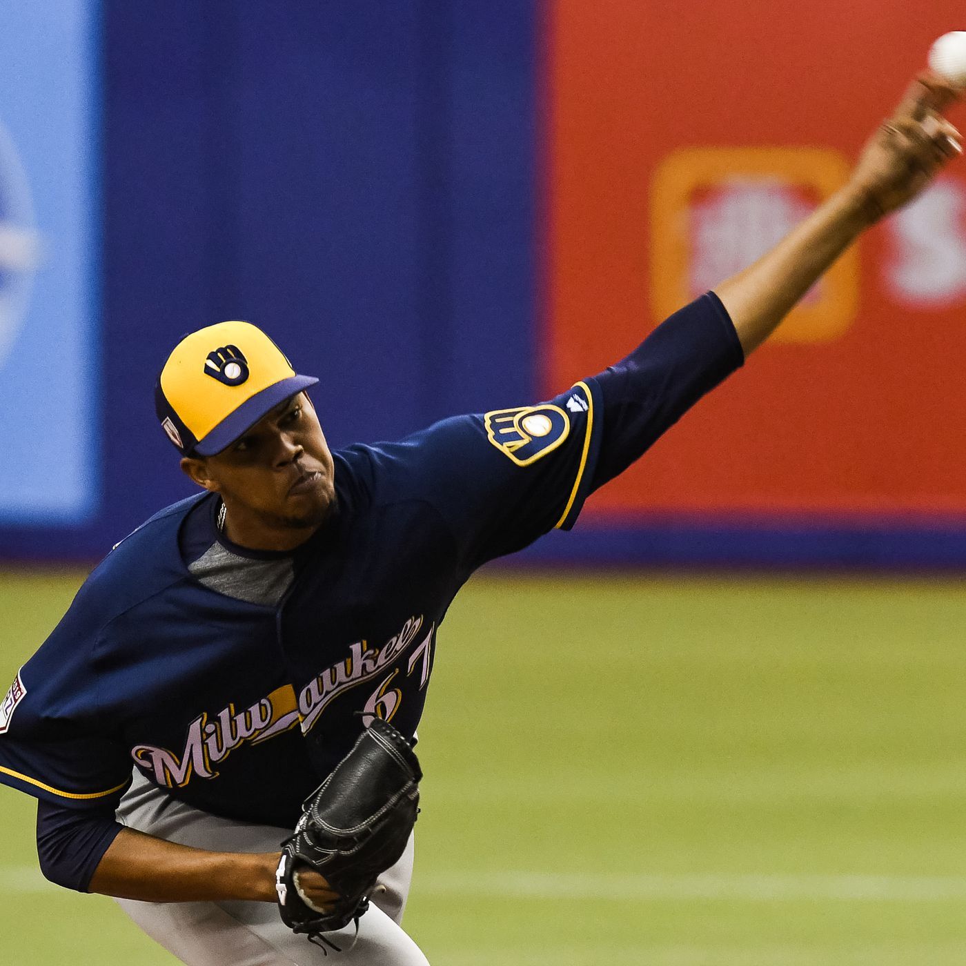 Problema técnico retrasa debut de Ángel Perdomo