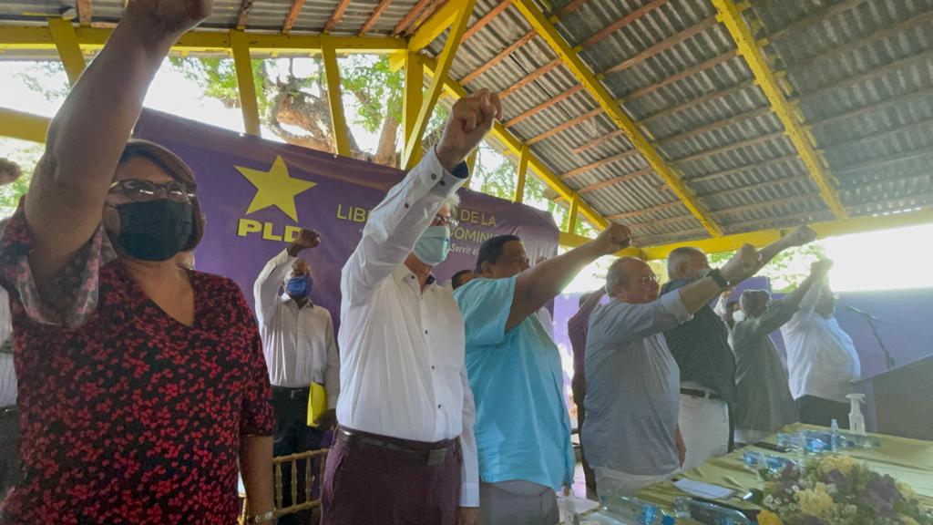 Mariotti compartió la mesa de dirección de la asamblea, con Julio Surinach, Presidente del Comité Provincial; Rafael Hidalgo, designado Enlace del Comité Político con la provincia Peravía; Tommy Galán, miembro del Comité Político; Wilton Guerrero, exsenador de la Provincia: la alcaldesa de Matanzas, Susy Josefina Pérez y la diputada Ana Mercedes Rodríguez.