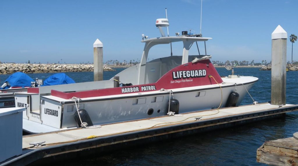 Según los bomberos, un total de 24 personas fueron rescatadas del agua y una de ellas requirió reanimación cardiopulmonar.