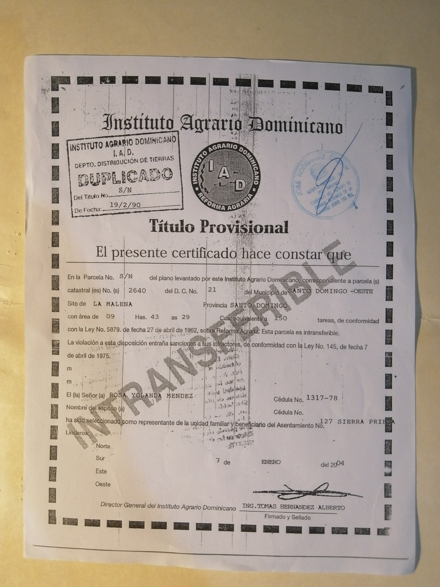 Imágenes sobre los documentos de propiedad mostrados por Beltré