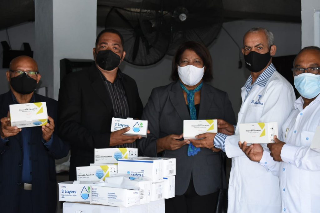 Directivos CDP, IPPP , SNTP y autoridades de salud en operativo de vacunación