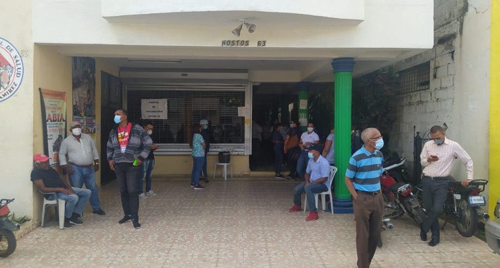Imagen de la puerta principal de la Dirección Provincial de Sánchez Ramírez. (Imagen: fuente externa)