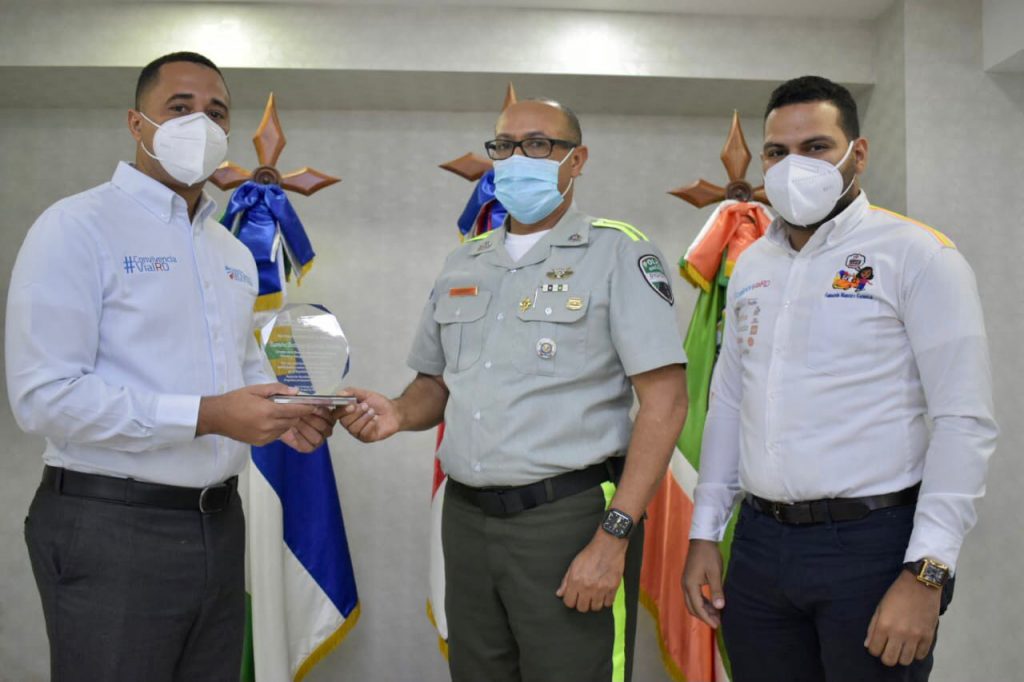 MOVIDO y Coalición Vial RD reconocen la labor del director de DIGESETT