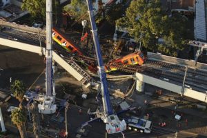 De acuerdo con reportes de las autoridades, todavía permanecen hospitalizadas 33 personas, mientras que 52 más ya recibieron el alta hospitalaria y una persona sigue sin ser localizada.