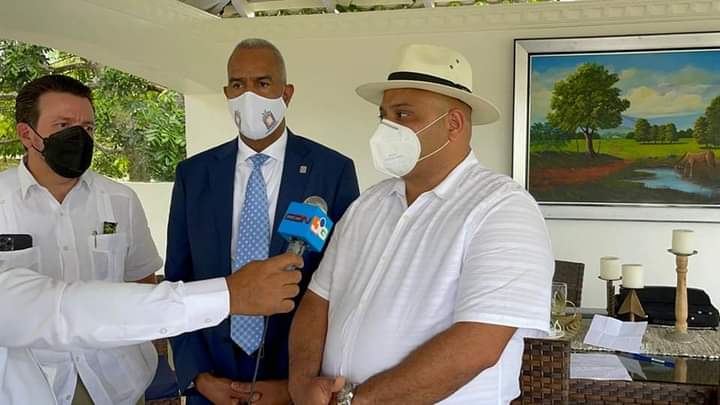 Lenin Valdez, senador por Puerto Plata, mientras conversaba de sus aspiraciones. (Imagen: fuente externa)