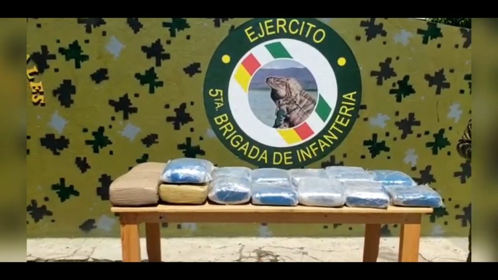 Pacas de presunta marihuana en El Higuito Barahona