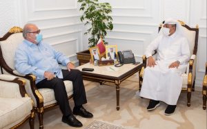 El Embajador dominicano en Qatar, George Bahsa Hazim reunido con el Ministro de Trabajo ese país Yousuf Mohamed Al Othman Fakhroo