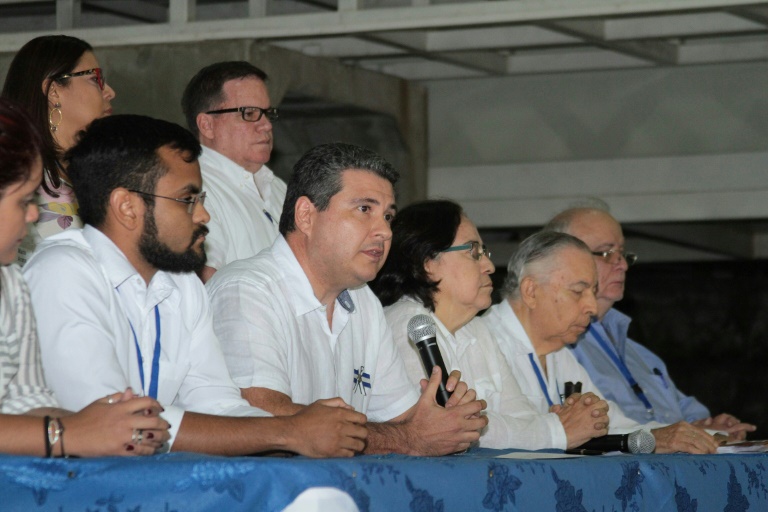 Los partidos de centroderecha han advertido que no se unirán con grupos "que no respeten la vida", no compartan la fe católica o tengan su origen en la guerrilla marxista-sandinista.