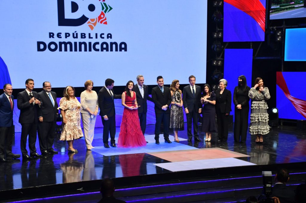 Momento en que escogieron el nuevo logo de Marca País. (Fotografía de Vladimir Santos)