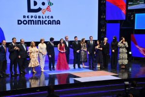 Momento en que escogieron el nuevo logo de Marca País. (Fotografía de Vladimir Santos)