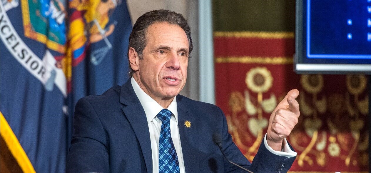 Gobernador de Nueva York conserva apoyo de votantes a pesar de escándalos