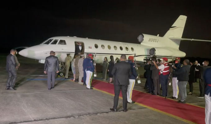 Llegada del presidente Luis Abinader al país luego de asistir a toma de posesión en Ecuador. (Fuente externa)