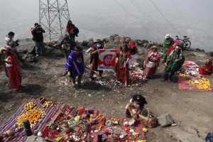 "Es para nosotros poder darle buen ánimo, buen espíritu y buen aire para que pueda gobernar Castillo", detalló a Efe Juan de Dios García. (Fuente externa)