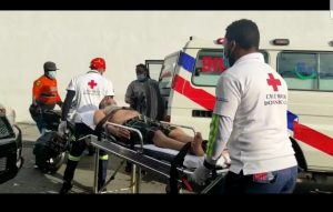 Recluso mientras recibía atenciones medicas. (Fuente externa)