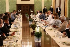 Encuentro en el que el presidente Luis Abinader ofreció detalles sobre varios temas. (Fuente externa)