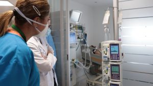 El país, que ha tenido récord de contagios en los cuatro días de junio, atraviesa un dramático e interminable tercer pico de la pandemia por el que las UCI están totalmente colapsadas. (Fuente externa)