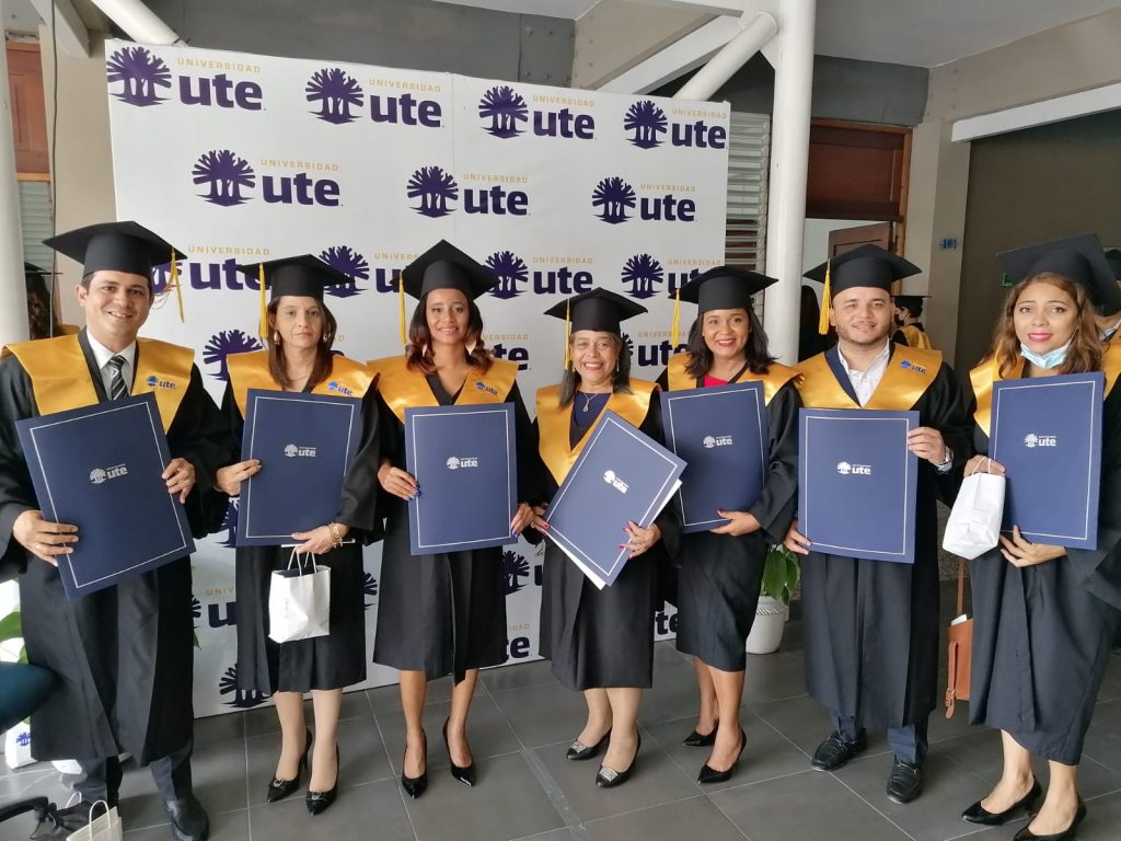 Vigésima Novena Graduación Ordinaria de a Universidad de la Tercera Edad (UTE)